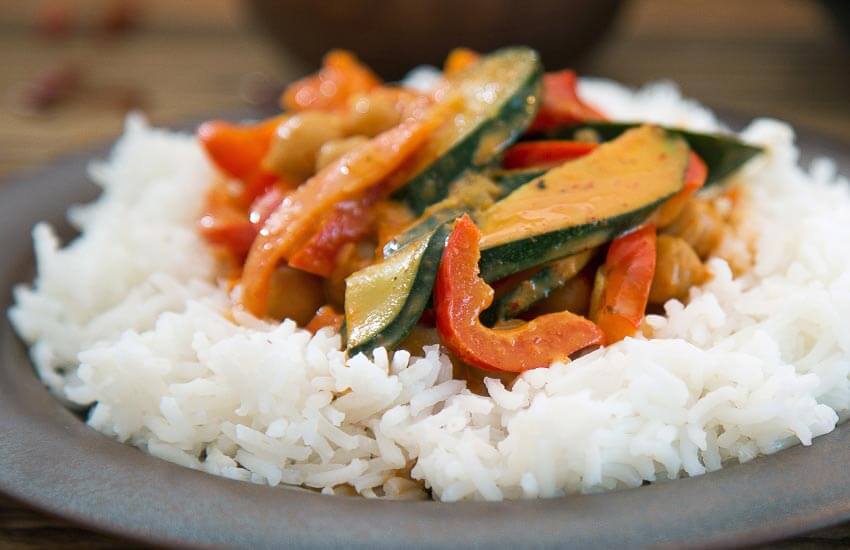 Gemüsecurry mit Reis | Rezept herunterladen | Videoanleitung