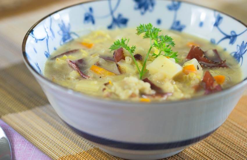 Traditionelle Bündner Gerstensuppe mit Speck | Für Gross und Klein