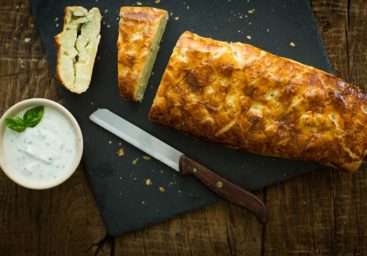 Potatostrudel mit Sourcream-Sauce