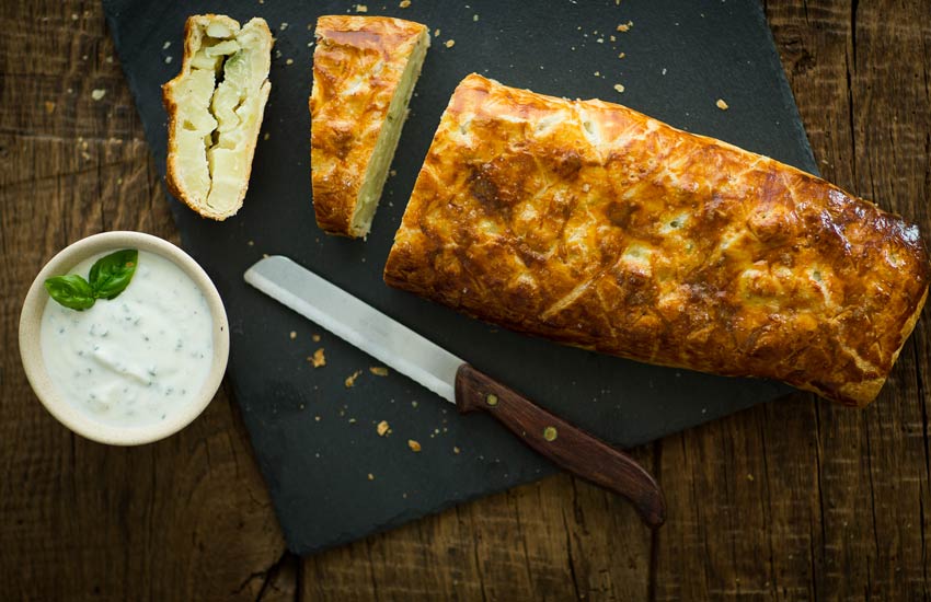 Potatostrudel mit Sourcream-Sauce