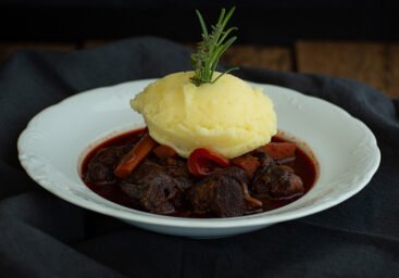 Lammragout mit Kartoffelstock