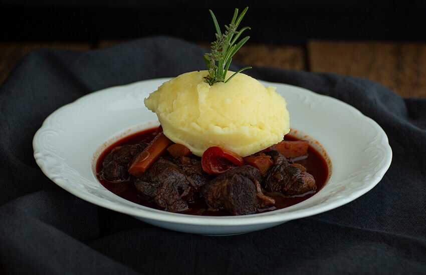 Lammragout mit Kartoffelstock