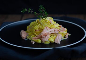 Safran-Tagliatelle mit Rauchlachssauce